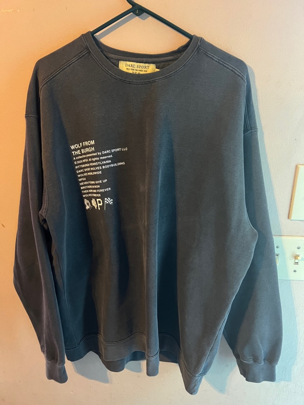 DARC SPORT WASHED BLACK WOLF FROM THE BURGH CREWNECK SIZE XL